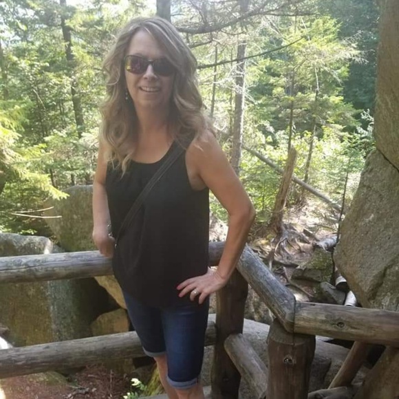 Meet your Posher, Sue - Picture 1 of 1